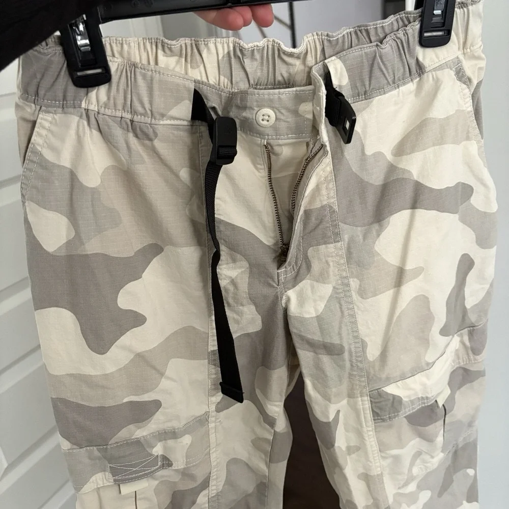 Columbia Women's Wallowa Cargo Camo Pants BeigeGrayWhite, Pocket zipper StrapSz8 - Picture 12 of 13
